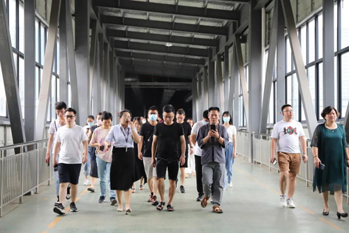 杭州中博装饰团队 莅临世友木地板总部参观考察